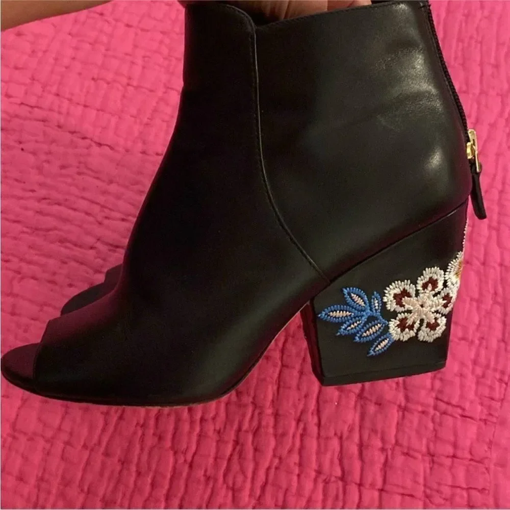 Tory Burch Embroidered heel Black Ankle Boots, US7,5